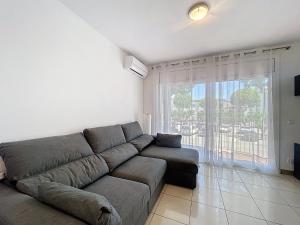 POBLAT TIPIC Piso un dormitorio y terraza