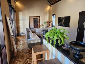 Villa Leon - Ungasan, Private Sauna, Hot Tub, BBQ & Breakfast, 3BR Oasis