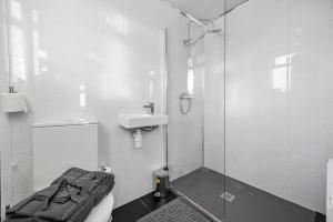 Beautiful 4 Bedroom Home with Parking in Rugby