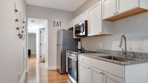 7 Bedroom House! Walk to Niagara Falls! New Whole House