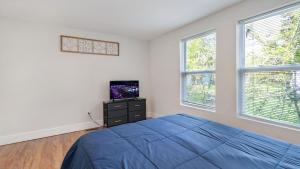 7 Bedroom House! Walk to Niagara Falls! New Whole House