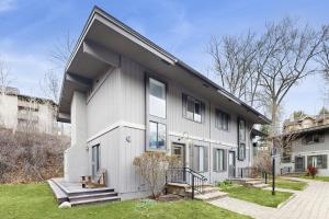 Downtown Creekside Getaway