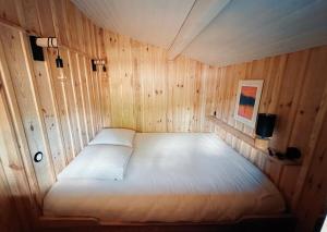 Cabin, terrace and enclosed garden