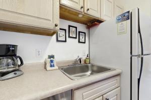 Downtown Creekside Getaway