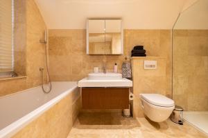 Paddington 7-Bed 13-Guest Massive House w Patio