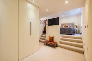 Paddington 7-Bed 13-Guest Massive House w Patio