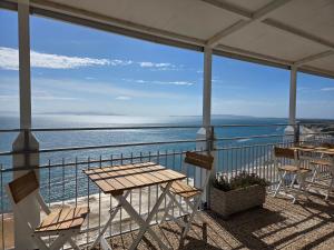 Deluxe Double Room with Balcony and Sea View
