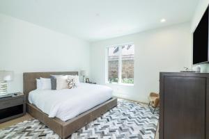San Juan 104 by Exceptional Stays