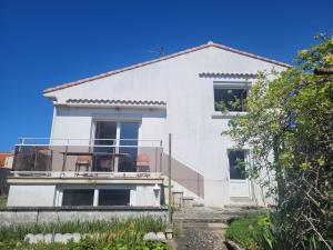 Maisons de vacances Maison calme a un 15min a pied de la plage : Maison 3 Chambres