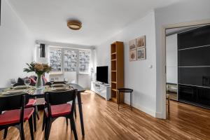 Powiśle Apt - 8th Floor, Balcony - by Rentujemy