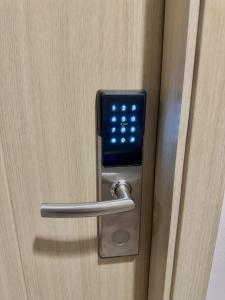 Vine Residences 2BR, Unli WiFi, PrimeVideo, freeparking Near Mall, Kiddie Pool 902