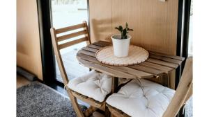 Edgar at Lake George Winery at Tiny Away