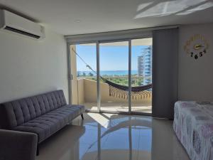 Apartamento amplio con vista al mar en sector Bello Horizonte