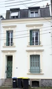 Lharmattan Charmant T1 à Saint Nazaire dans immeuble Privé avec Patio