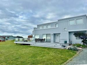 Beach Getaway Ocean View, Epic Sunsets, Walk Beach