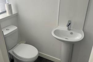Central 3-Bed Seaside Apartment - Sleeps 5