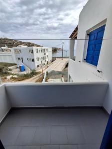 Με θέα τον όρμο της Βάρης