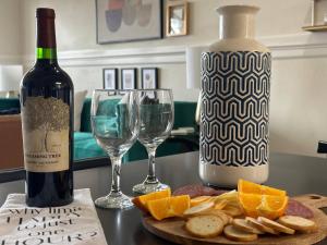 Gorgeous Resort, Fish Private Lake, Pools, Golf!