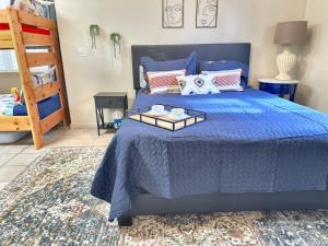 Gorgeous Resort, Fish Private Lake, Pools, Golf!