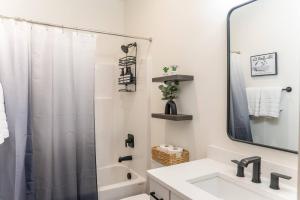 King Suite | North Shore | Gigabit Internet