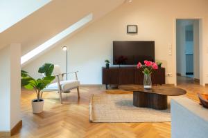 Grand Rue Apartment by Rentaroo