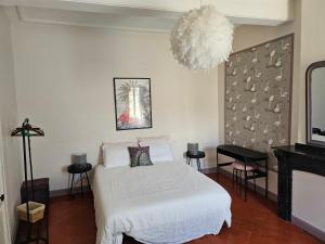 Villas Vaste demeure avec piscine, a 14 km de la mer. : photos des chambres