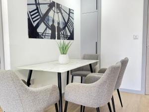 Modern 2-Bed Apartment, Sleeps 5, Free Parking, Netflix, New built