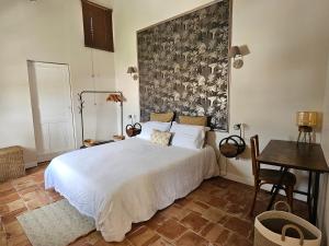 Villas Vaste demeure avec piscine, a 14 km de la mer. : photos des chambres