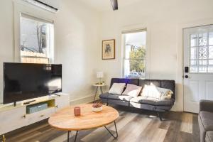 Near UNM & ABQ BioPark: East Dtwn Studio