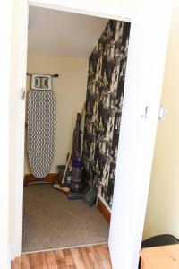 2 bedroom flat with free parking