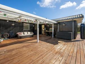 Holiday Home Goodje - 1-4km from the sea by Interhome