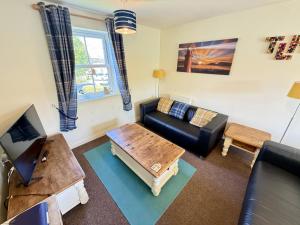 Lighthouse Apartment - Part of the The Bay Filey Holiday Village with pool, gym and direct beach access, pub, restaurant, tennis and meadows walks