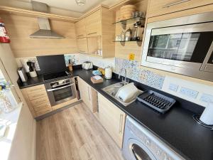 Lighthouse Apartment - Part of the The Bay Filey Holiday Village with pool, gym and direct beach access, pub, restaurant, tennis and meadows walks