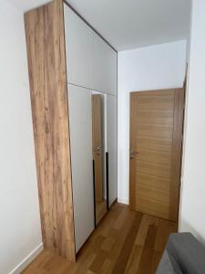 Balkan Square 55