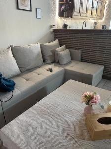 Luxe Stay Large Apartment with Garden and Garage in the center of Moorsele