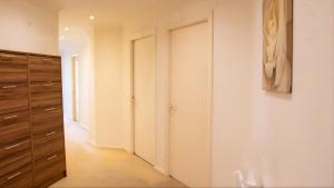 Spacious Riverside 3BR 2BA- Free Parking, Dedicated Workspace Sleeps 6