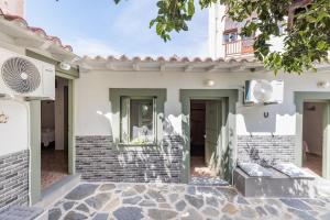 Lemon Trees Rooms & Studio