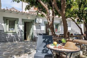 Lemon Trees Rooms & Studio