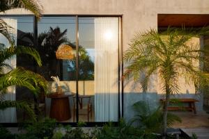 Demi The Third & Owaris ie 尾張の家 Pranburi