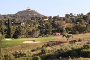 T2 climatisé wifi piscines parking