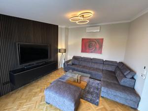 Katy & David Apartments