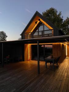 Stodoła Na Kresach - widokowy domek drewniany, całoroczny JACUZZI & SAUNA