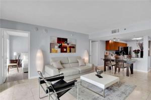 Beautiful Apt -Ocean View -Pool & Gym