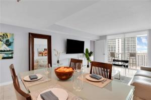 Beautiful Apt -Ocean View -Pool & Gym