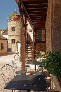 Hotels Logis Des Trois Maures : photos des chambres