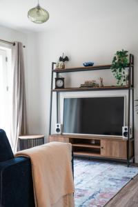 Dog-Friendly Townhouse in Converted Mill near Stroud Commons