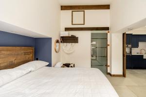 The Cowshed - Luxury Barn with Hot Tub