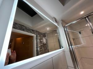 Luxury Apartment nr Broadway with Private Parking!