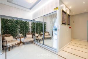 Aptos Modernos e Exclusivos em Meia Praia, a 450m do Mar - EST