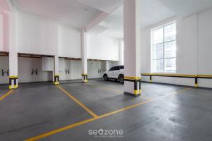 Aptos Modernos e Exclusivos em Meia Praia, a 450m do Mar - EST